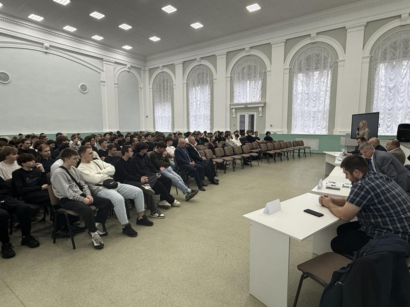 Работники ИПФ провели профориентационное мероприятие в Минском политехническом колледже